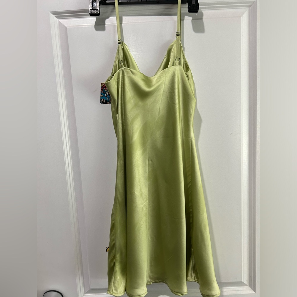 Green sleeveless dress